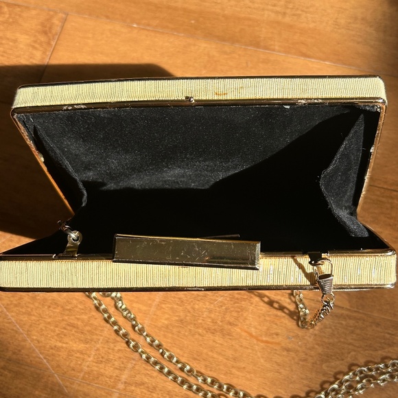 MMS Hard Clutch Gold Tone Hard Clutch with Removable Chain - Picture 7 of 7
